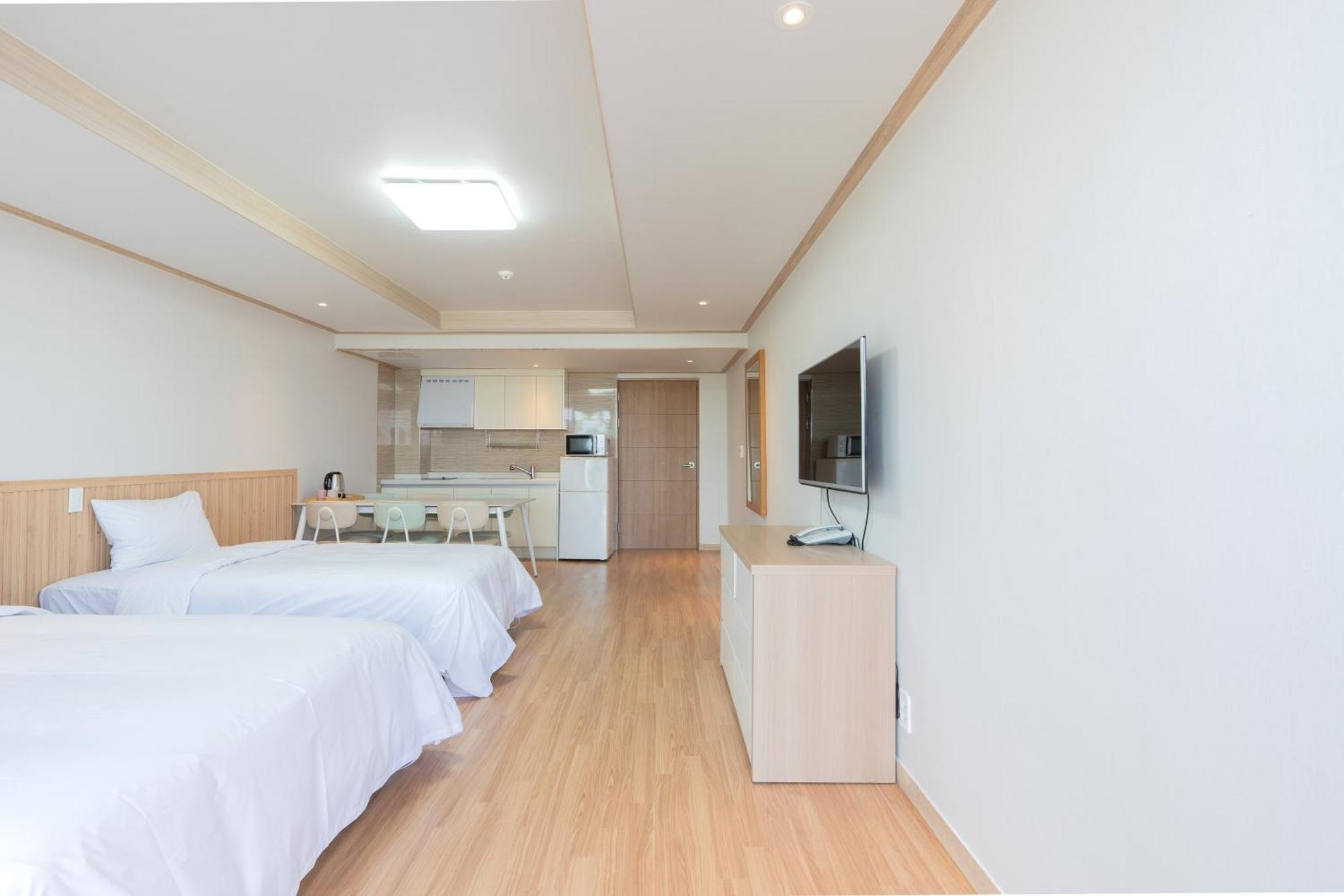Ocean Palade Hotel Чеджу Екстериор снимка